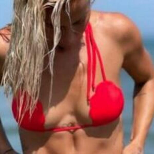 MILICA DABOVIĆ KAO SA EROTSKIH SAJTOVA: Bikini je mala maca za nju, SRBI ZAKUCANI ZA EKRAN (FOTO)
