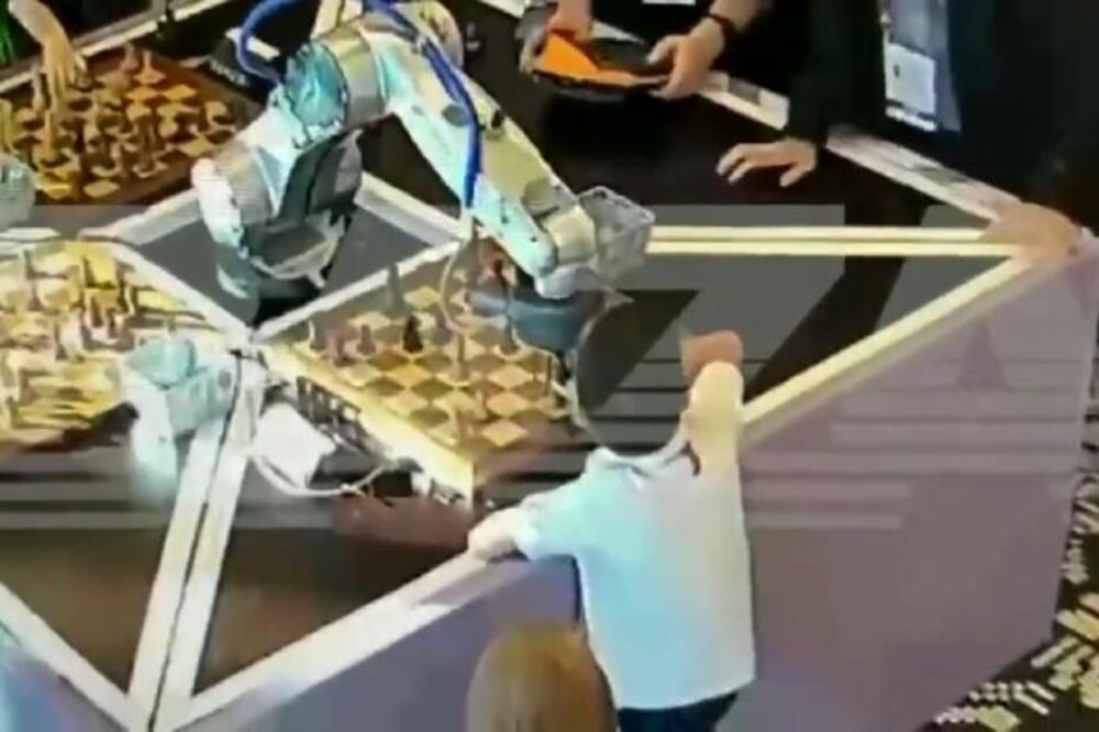 TRAGIČNA PARTIJA ŠAHA, ROBOT SLOMIO PRST DEČAKU: Roditelji dečaka spremaju TUŽBU zbog OVOGA!