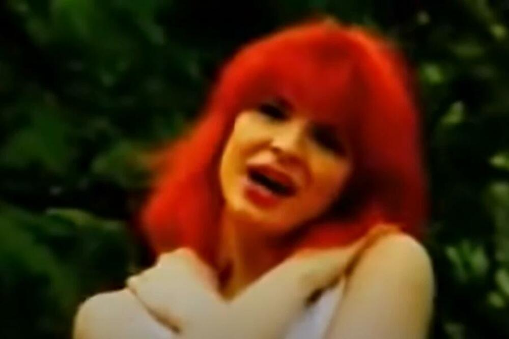 PREPOZNAJETE LI VATRENU CRVENOKOSU? NI JEDNA ŽURKA NE MOŽE DA PROĐE BEZ NJENIH HITOVA: Danas izgleda TRANSFORMISANO