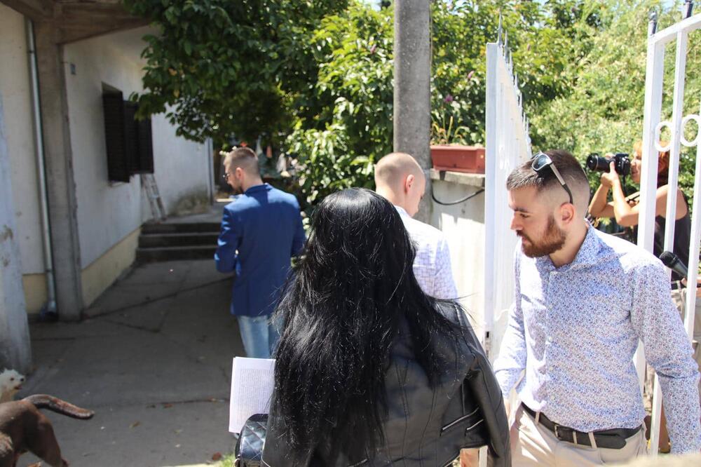 "DRŽI SE TATA": Uroš pre HAPŠENJA uneo PAKET u kuću, evo šta je spremio MARJANOVIĆU!