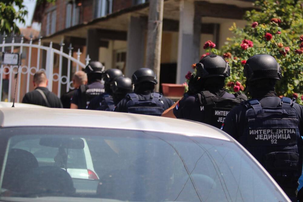 DVE UMRLICE JOŠ STOJE NA ZORANOVOJ KUĆI U BORČI: Posle Jelene ostao bez 6 BLISKIH LJUDI!