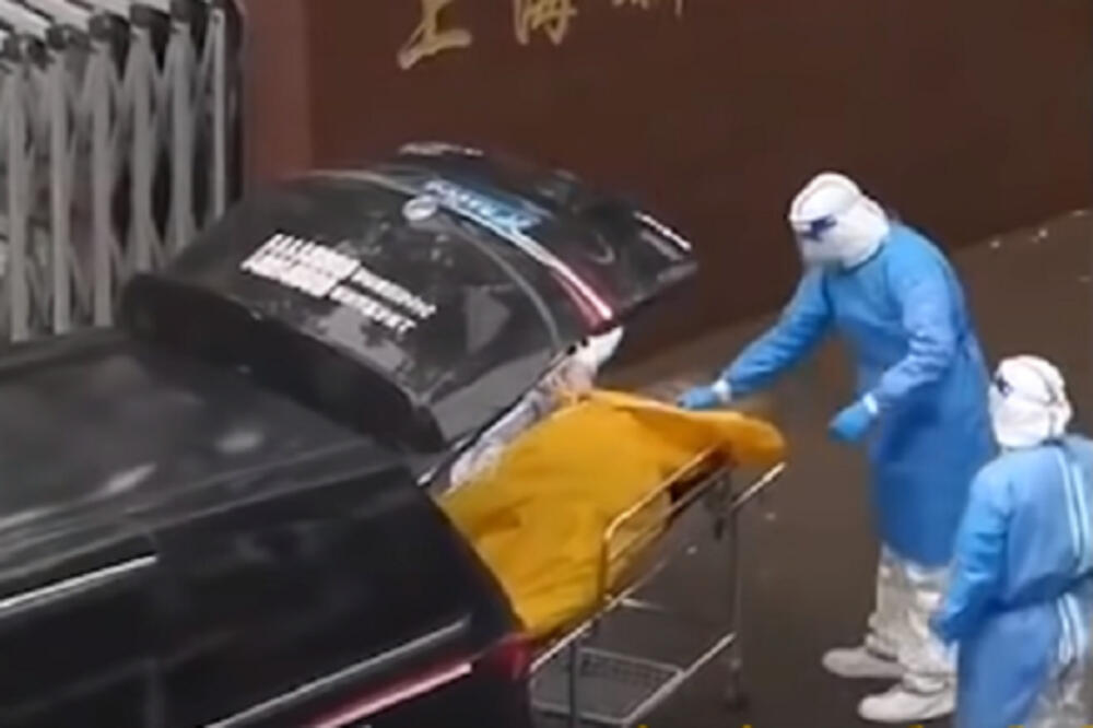 STRPALI ŽIVOG ČOVEKA U KESU, PA POSLALI U MRTVAČNICU: Usledio je prizor iz HORORA! (VIDEO)