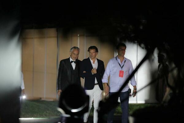 SPEKTAKL U BEOGRADU: Evo koje POZNATE LIČNOSTI su došle na BOČELIJA (FOTO/VIDEO)