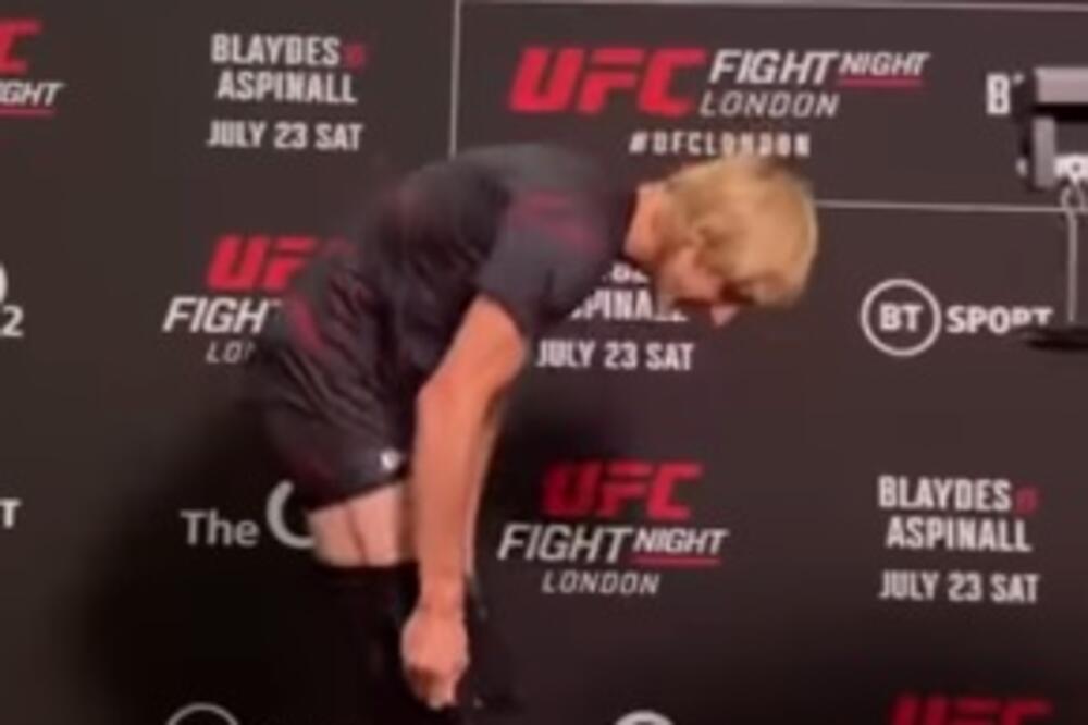 ŠOK! Skinuo gaće i poručio: Poljubite me u du*e! (VIDEO)