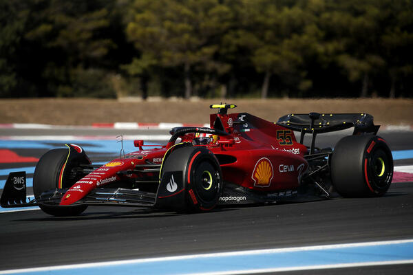 HENDIKEP ZA FERARI! Morali su da promene motor na Saincovom bolidu! (FOTO)