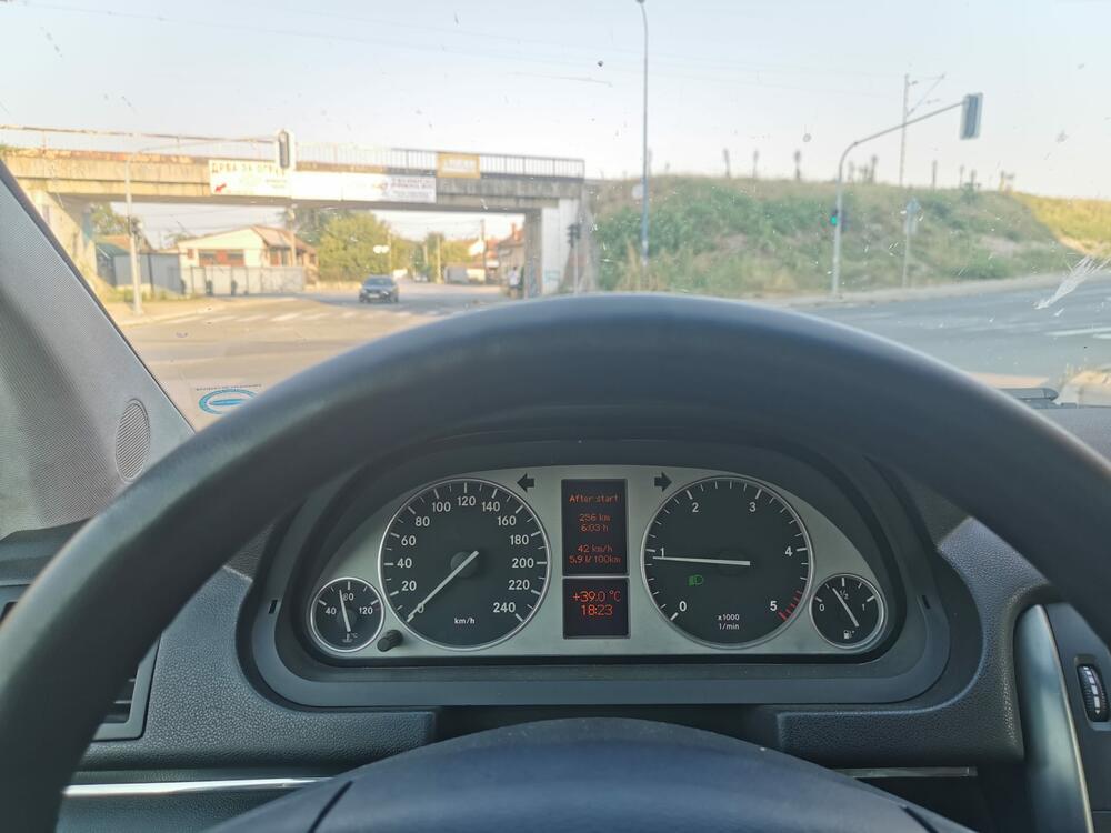 Automobil na vrućini