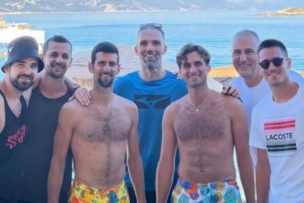 ŽESTOKA EKIPA NA OKUPU: Đoković sreo legendarnog Hrvata, ima li neko jači? (FOTO)