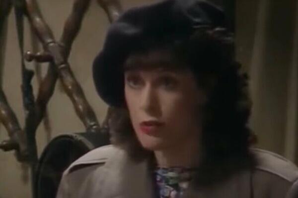 OBOŽAVALI SMO MIŠEL U SERIJI "ALO,ALO": Pogledajte kako glumica izgleda na pragu OSME decenije! (FOTO)