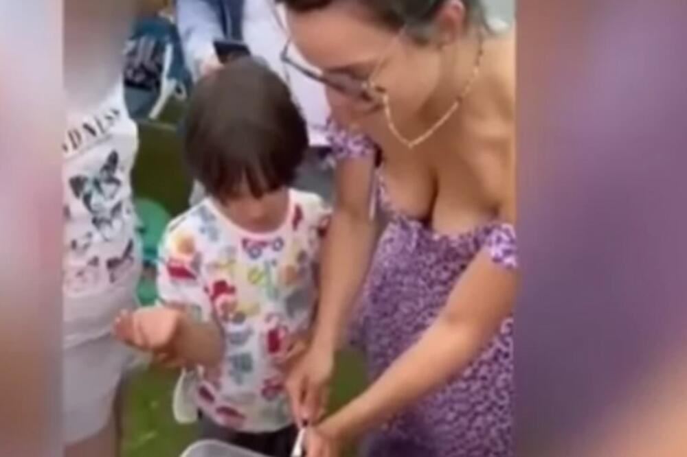 GORE SVEĆICE, A GORI I BUJNO POPRSJE: Jedna mama je na sebe navukla GNEV zbog OVOGA, pa im ZAČEPILA GUBICU! (VIDEO)