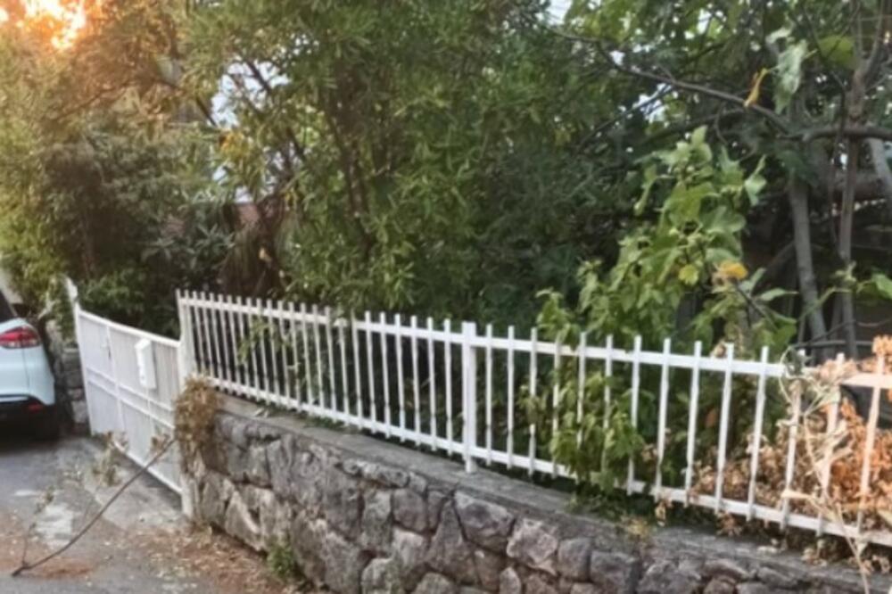 "SA PLAŽE PREŠLI NA PARKING": Šok FOTKA kruži REGIONOM, zar smo DOVDE dogurali kao LJUDSKI ROD?! (FOTO)