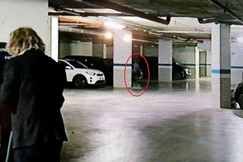 IZA POZNATOG VODITELJA GLEDOCI PRIMETILI SABLASAN PRIZOR: Da li vidite OVU POJAVU! Jezivo! (VIDEO)