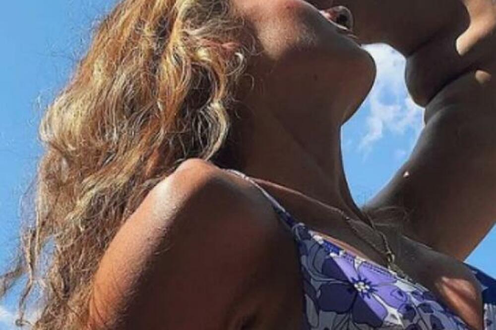 OVA DEVOJKA IMA OGROMNU STVAR NA SEBI: Dva miliona ljudi gledalo ŠTA RADI SA NJOM (FOTO)