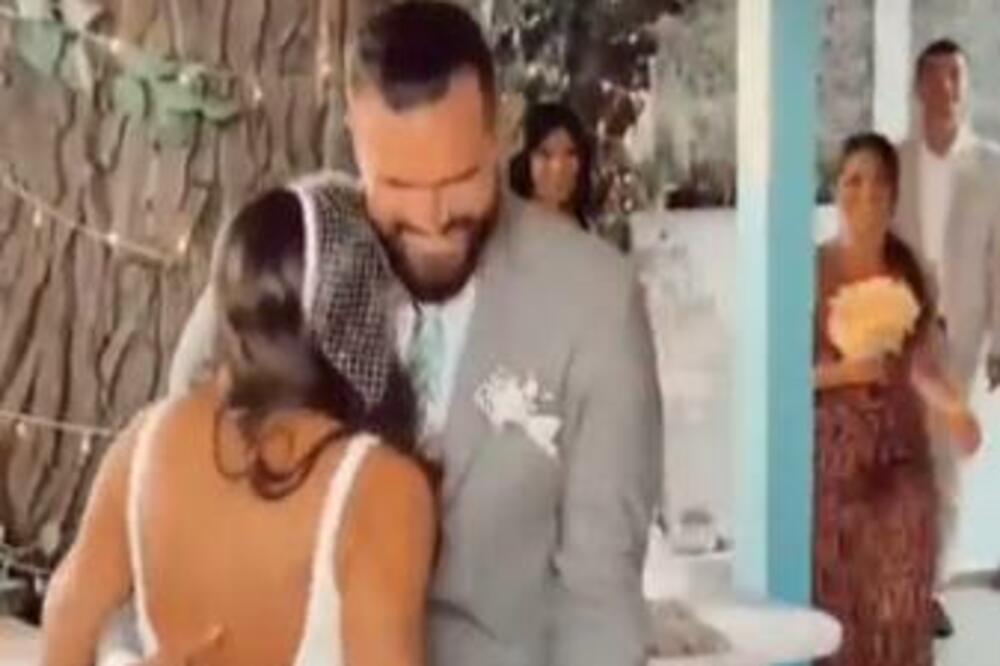 Raduljica POTPISAO: Potom i zaigrao, pokazavši UMEĆE! (VIDEO)