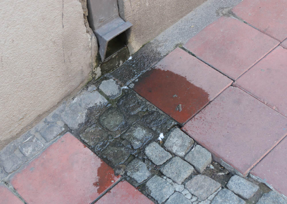 Ako vam klima kaplje odozgo, inspekcija može da vam zakuca na vrata: Kazne paprene, komšije prijavljuju!