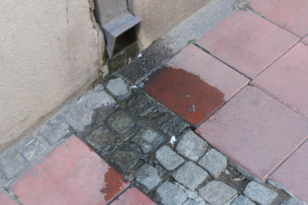 Ako vam klima kaplje odozgo, inspekcija može da vam zakuca na vrata: Kazne paprene, komšije prijavljuju!