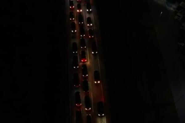 NEVEROVATNA GUŽVA NA GRANICI SA SEVERNOM MAKEDONIJOM, OPŠTI KOLAPS: Naoružajte se STRPLJENJEM! (FOTO)