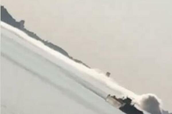 KAO DA GORI NEŠTO NA RECI U BEOGRADU! Ogroman "dim" se širi sve do kopna, ČUDAN PRIZOR (VIDEO)