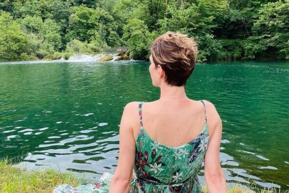 SKINULA SE POZNATA GLUMICA U 50. GODINI: Svi gledaju u ZABRANJENU ZONU, BOJANA podiže TEMPERATURU HOT TELOM (FOTO)