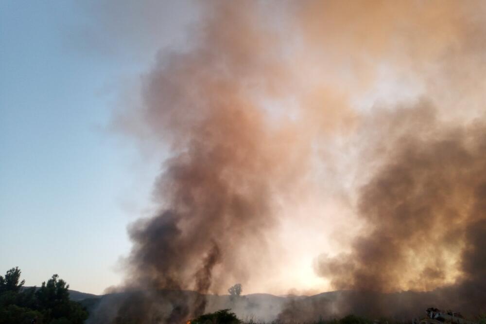 GORI DEPONIJA KOD POŽEGE: Vatrogasci na TERENU, čitav KRAJ obavijen DIMOM (FOTO)