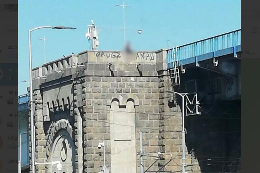 NEPOZNATA OSOBA SKOČILA SA BRANKOVOG MOSTA