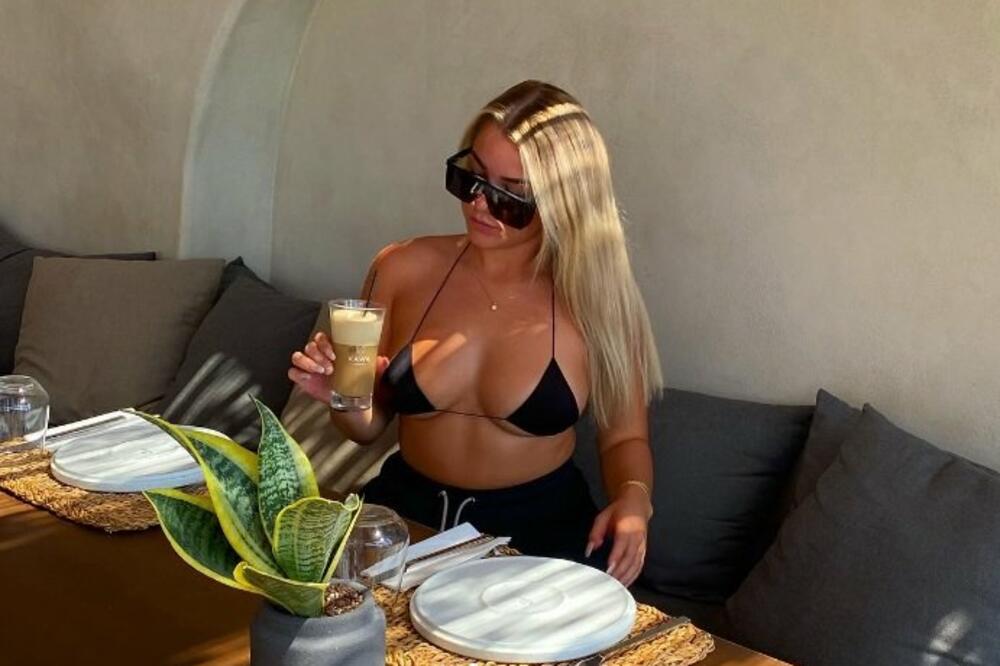 FUDBALERKA UPRAVO JAVILA DA SE PRODAJE ZA NOVAC: Znate je, nastaće SKANDALČINA