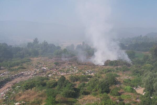 OD DIMA SE NIJE VIDEO PRST PRED OKOM, A SADA SE ŠIRI NESNOSAN SMRAD: Celu noć gorela DEPONIJA kod Požege! (FOTO)