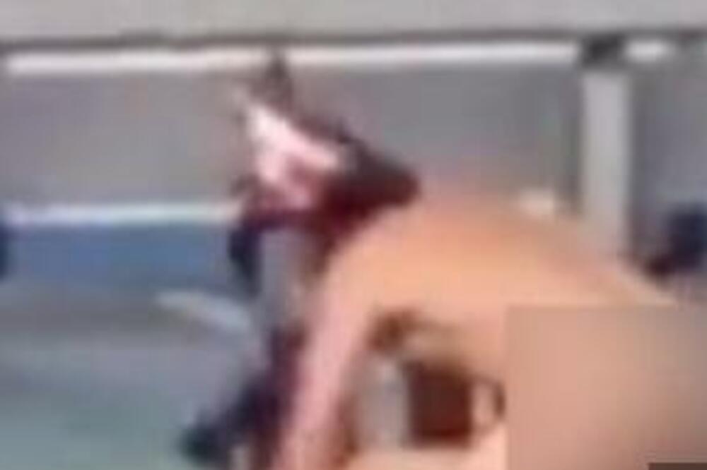 SE*SALI SE NA KROVU TRŽNOG CENTRA, SVI IH SNIMALI: Prizor je kao iz filmova za odrasle (VIDEO 18+)