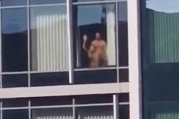 SNIMLJEN SE*S NA PROZORU BEOGRADSKOG HOTELA BEZ CENZURE! Radio je to otpozadi, SVE SE TRESLO (VIDEO +18)