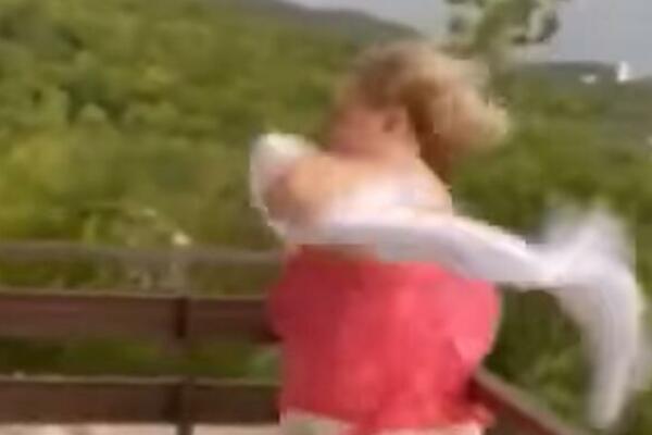 OLUJNO NEVREME POGODILO HRVATSKU: Vetar umalo ODNEO ženu! (VIDEO)