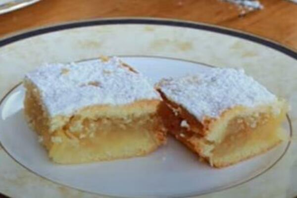 STARINSKI RECEPT ZA LENJU PITU SA JABUKAMA: Topiće se u USTIMA samo ako dodate 2 KAŠIKE OVOGA