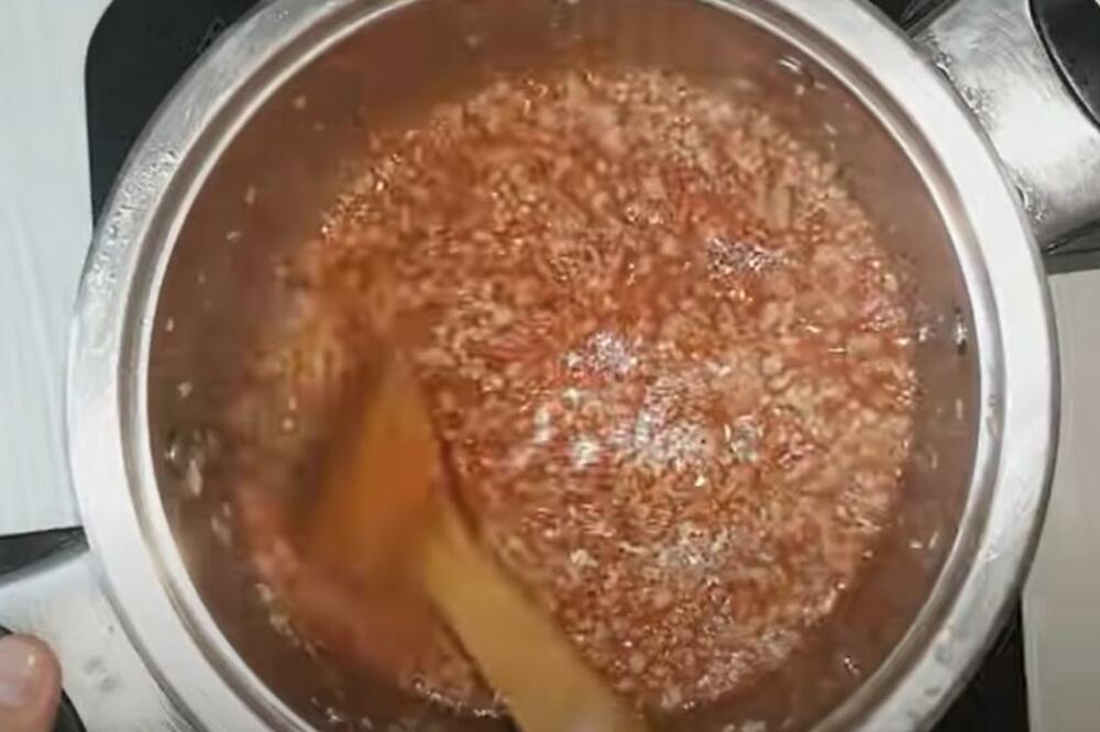 CAKA ZA GUST BOLONJEZE SOS JE U OVOJ NAMIRNICI KOJU SVAKA KUĆA IMA: Ni ne slutite o čemu je reč