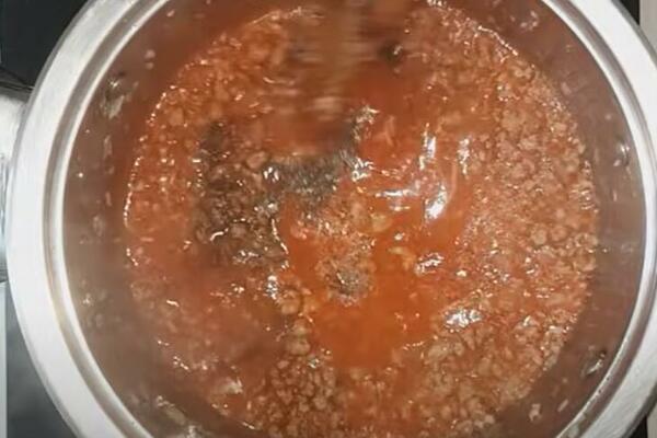 OVU GREŠKU SVI PRAVE KADA KUVAJU NAJPOZNATIJI ITALIJANSKI SOS: Bez jednog ZAČINA ovo jelo nije ORIGINAL (RECEPT)