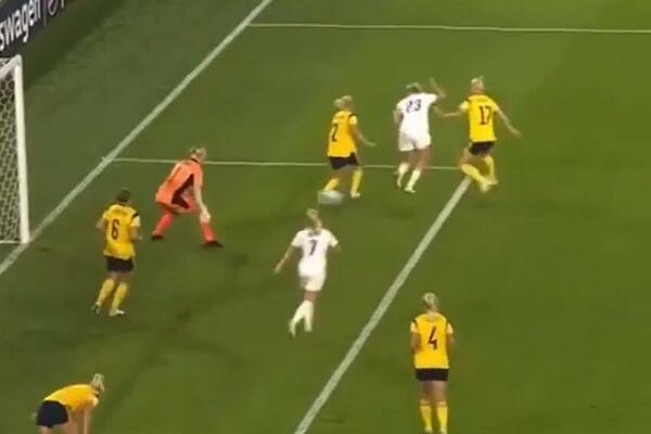 PETA PA KROZ NOGE! Da je fudbaler dao ovakav gol pamtilo bi se godinama, POTEZ KARIJERE (VIDEO)