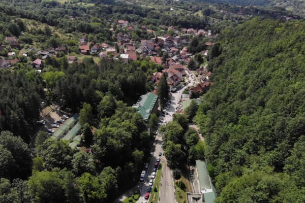 Srpska banja vrvi od turista: Ljudi dolaze iz celog sveta na lečenje! I Patrijarh Pavle je pio vodu sa ovih izvora!