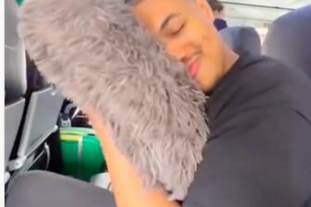 PAŠĆETE SA STOLICE KADA VIDITE OVAJ NEVEROVATAN TRIK: Može da posluži svima koji planiraju da putuju AVIONOM! VIDEO