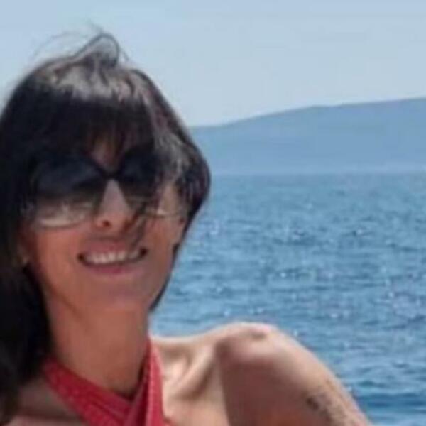 SKINULA SE ŽENA ČEDE JOVANOVIĆA: Zadigla haljinu, pa SEVNULA ČAK I SLIKA (FOTO)