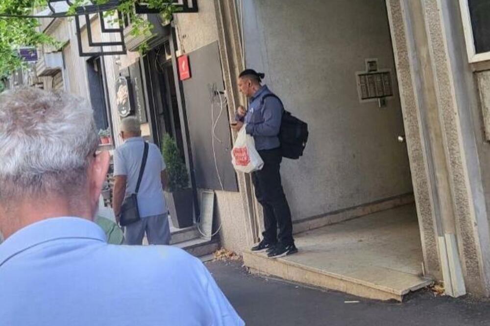 BELOSVETSKI PREVARANT I DALJE "PECA" PENZIONERE PO BG: Obratite pažnju, PREPOZNATLJIV je po OVOME! (FOTO)