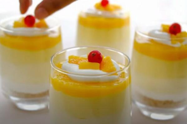 VOĆNI KOLAČ U ČAŠI! Kao tornado pokreće SVA VAŠA ČULA (VIDEO)