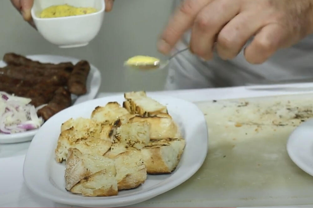 ZA ALBANSKOM SALATOM POLUDELA SRBIJA: Domaćice se utrkuju da je naprave, potrebna su samo 3 SASTOJKA (VIDEO)