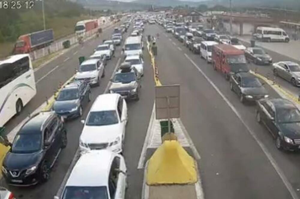 NE SMANJUJU SE GUŽVE NA PREŠEVU: Vozila stoje u redu i do 2 SATA