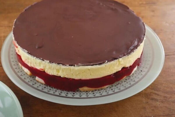 KAPRI TORTA UKUSNIJA OD SLADOLEDA, RASPAMETIĆE VAS: Donosimo vam NAJBRŽI RECEPT za nju (VIDEO)