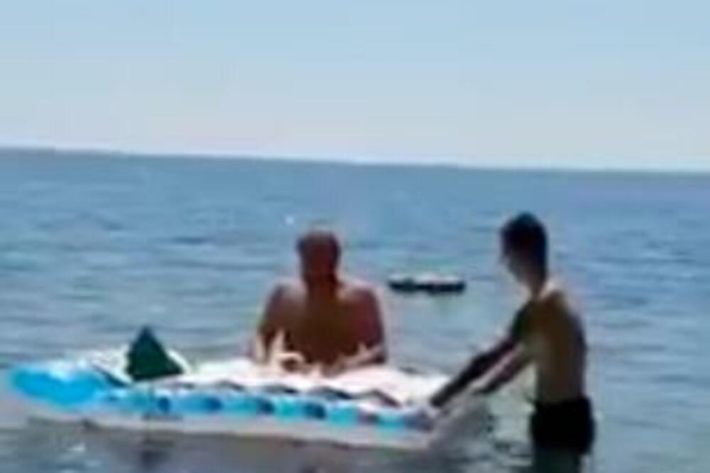 OTAC MATIJA U KUPAĆIM GAĆAMA DRŽAO SLUŽBU U MORU: Vernici pobesneli, pogledajte šta je koristio kao OLTAR! (VIDEO)