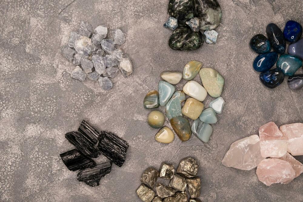 ODABERITE POLUDRAGI KAMEN PO HOROSKOPSKOM ZNAKU: Saznajte koji pozitivan uticaj ima na vaš organizam!