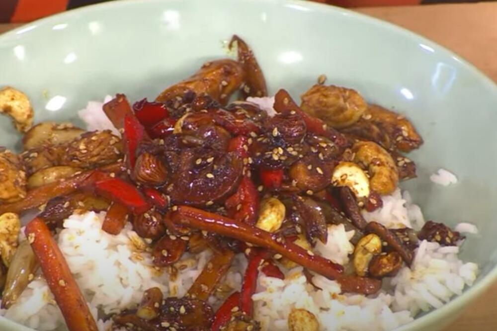 NAPRAVITE PILETINU U SOJA SOSU KAKAV DO SADA NISTE OKUSILI: Ovaj SASTOJAK daje ukus kao iz KINESKOG RESTORANA