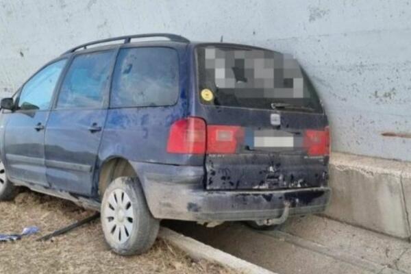 TEŠKA SAOBRAĆAJKA NA AUTO-PUTU MILOŠ VELIKI: Vozilo završilo u kanalu, MEĐU POVREĐENIMA I DETE (FOTO)