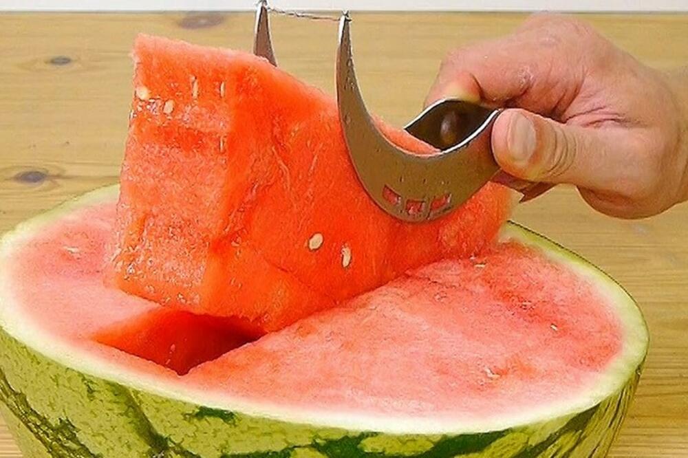 SEČE DOBRO K'O NOŽ IZ SUPERMARKETA: Sekač za LUBENICE i DINJE bez premca!