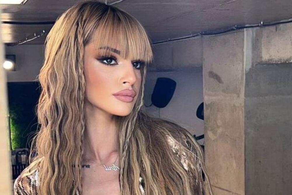 MAZI JOJ STOPALA DOK ONA SVE SNIMA: Isplivao VRUĆI SNIMAK IZ KREVETA Tare Simov, vidi se i DEČKO!