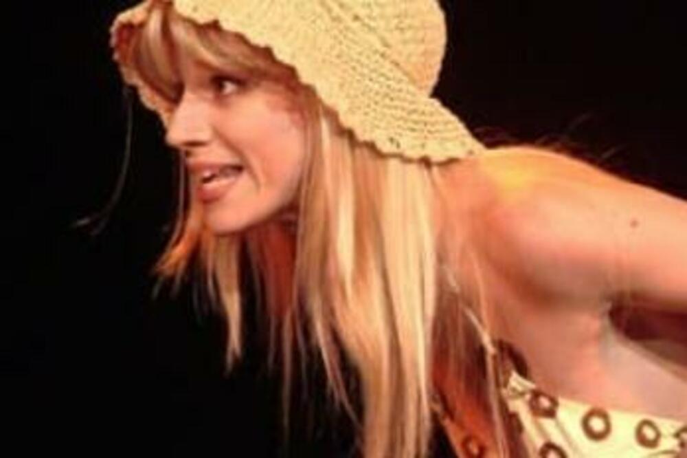 EKSPLICITNA SCENA MINE LAZAREVIĆ: Ovo je svima promaklo! (FOTO)