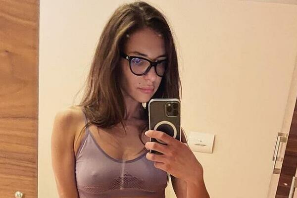 Por*o glumica ponudila 16 sati SE*SA AKO URADI OVO! FUDBALSKI ROBIJAŠ ŽELI DA MU LEGNE 3.5 MILIONA EVRA! (FOTO)