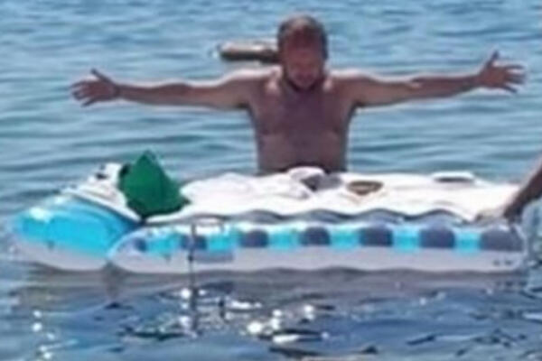 SRAMAN POTEZ SVEŠTENIKA NASRED MORA: Spustio GLAVU i bacio se u RADNJU (FOTO)
